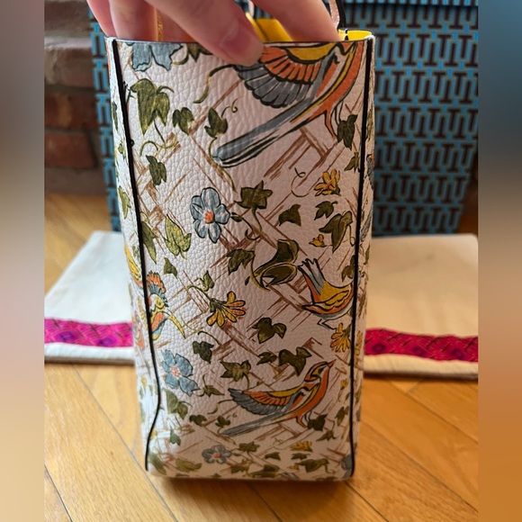 Tory Burch Multicolor Printed Blake Tote Bag - Picture 8 of 14